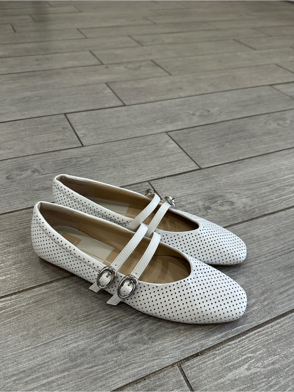 Dolce Vita Women's White Alenia Perforated Mary Jane Flats New! - Picture 3 of 9
